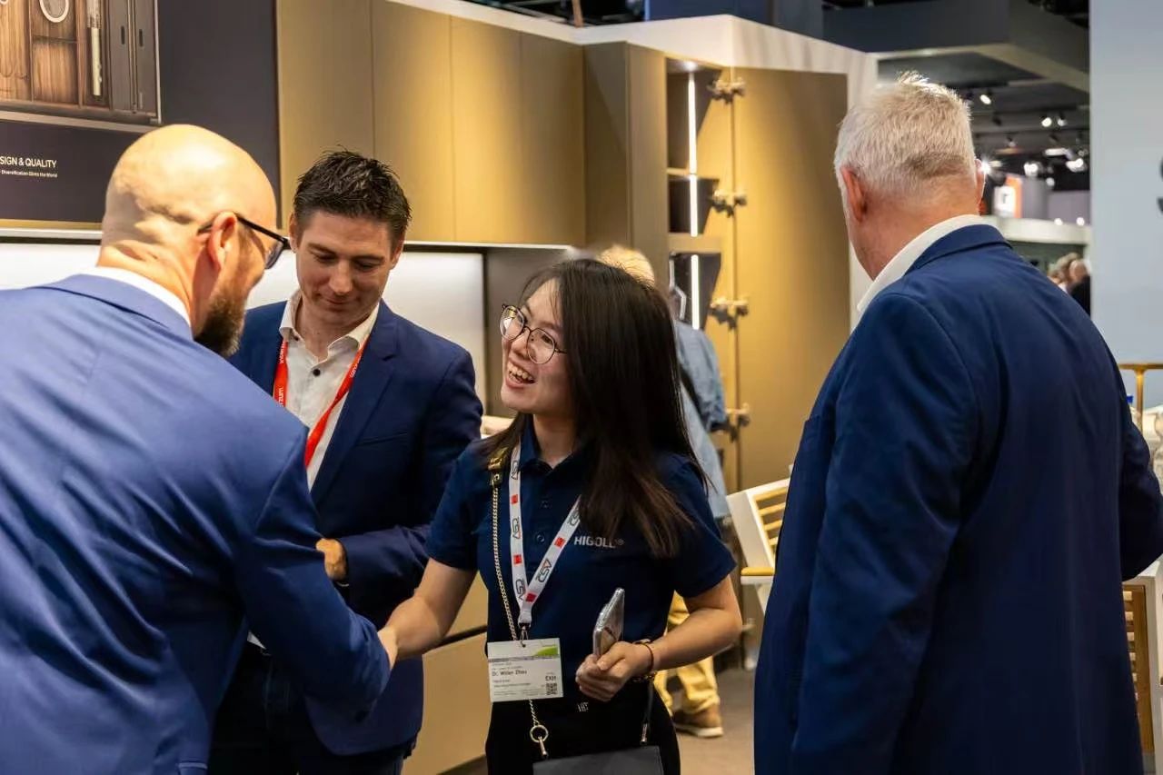 Briller sur la scène mondiale ! HIGOLD fait ses débuts au salon Interzum en Allemagne, définissant une nouvelle référence mondiale pour l'excellence en quincaillerie.